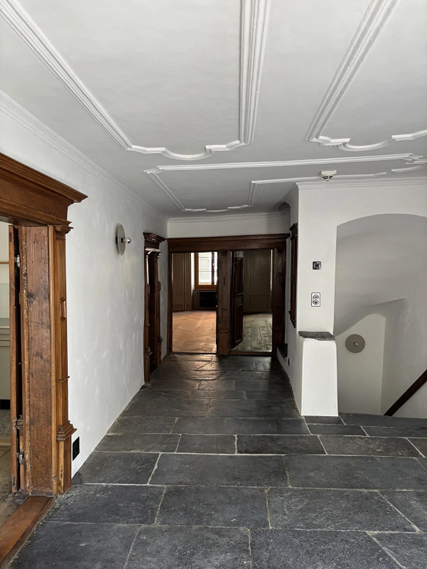 Appartement unique de 2 pièces dans la vieille ville de Chur – Première location - Photo 7 sur 8