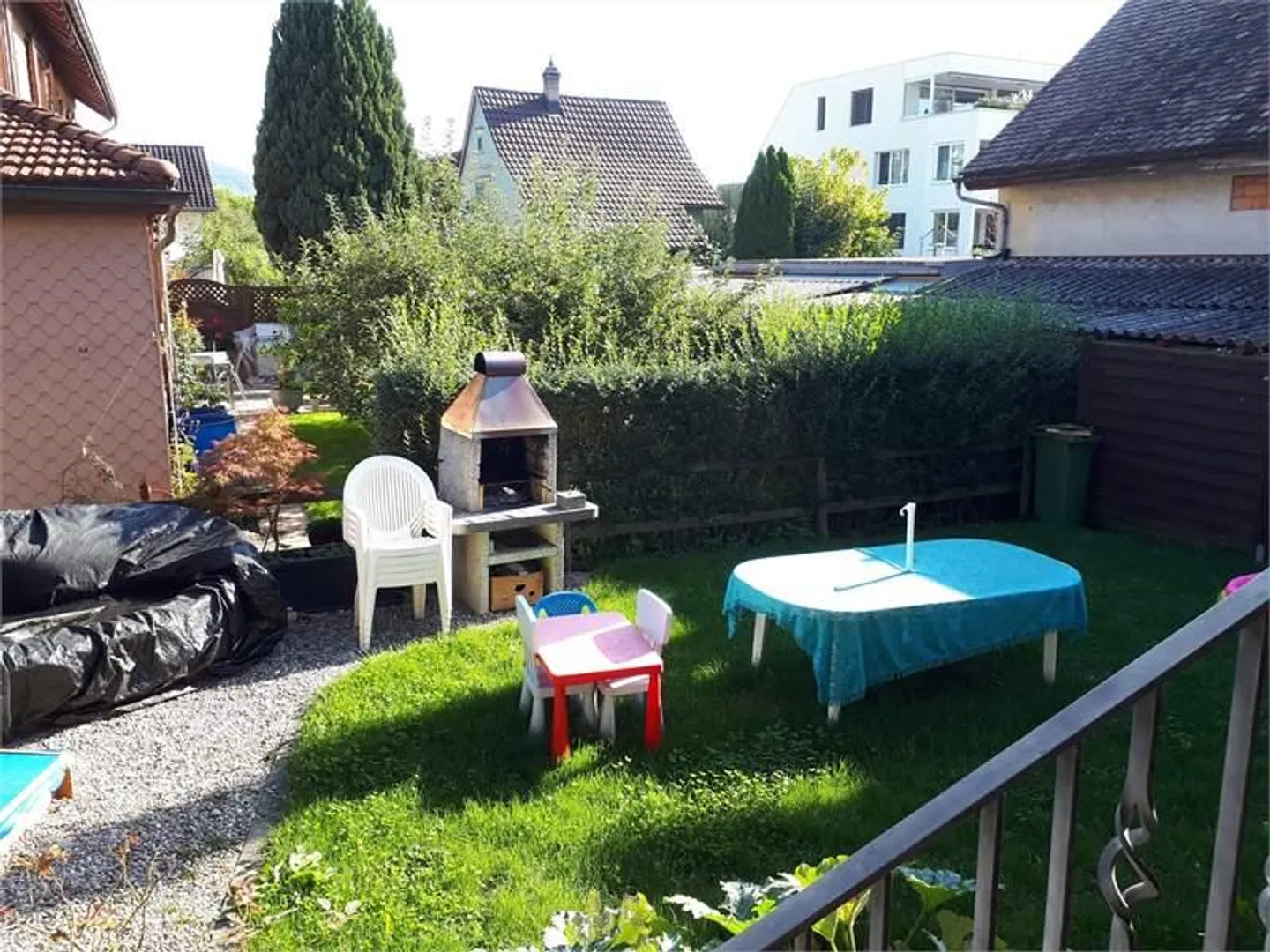 Maison multifamiliale avec 3 appartements; située au calme, mais centrale - Photo 3 sur 16