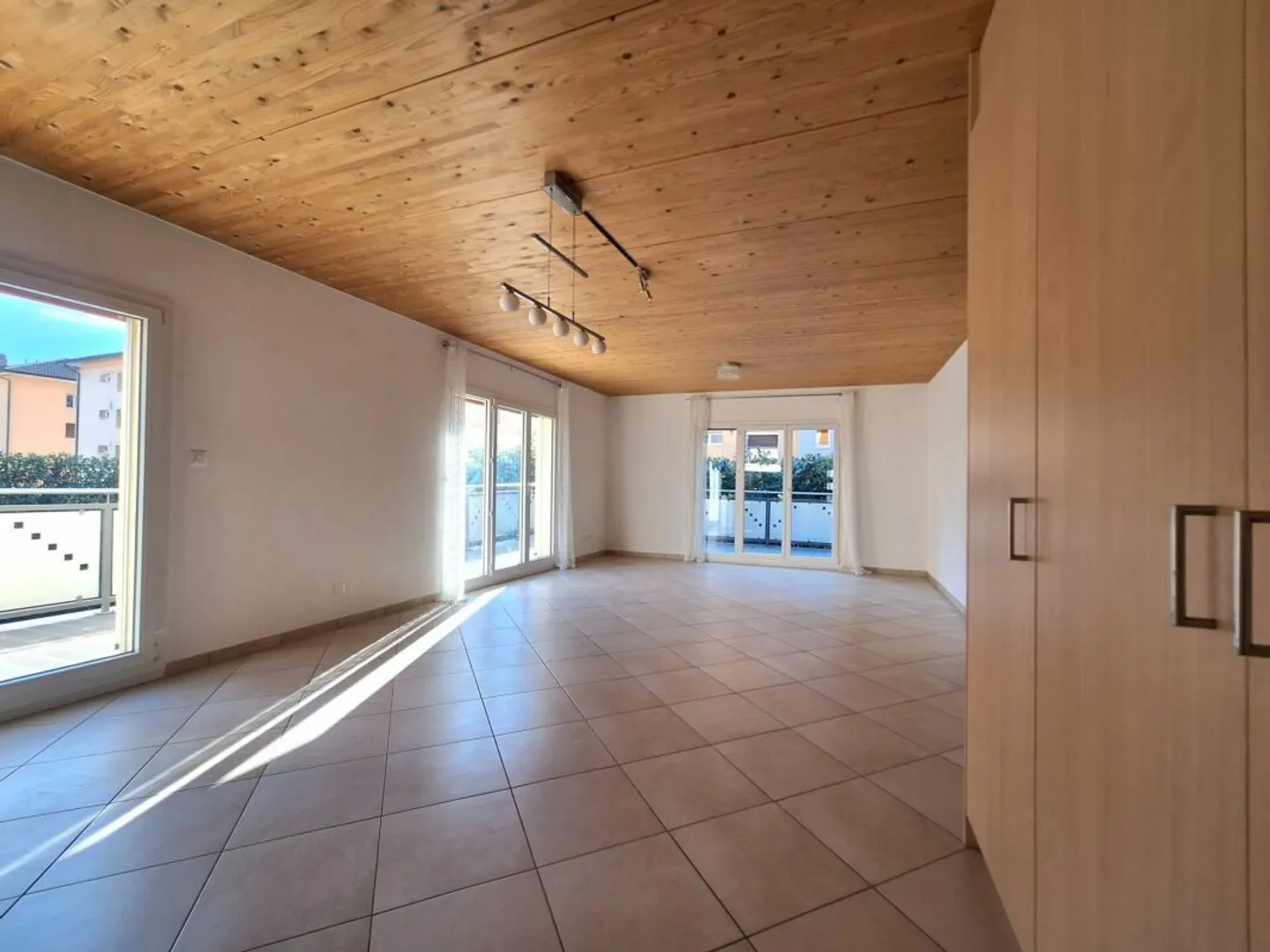 3.5 Room Apartment - Photo 2 of 15