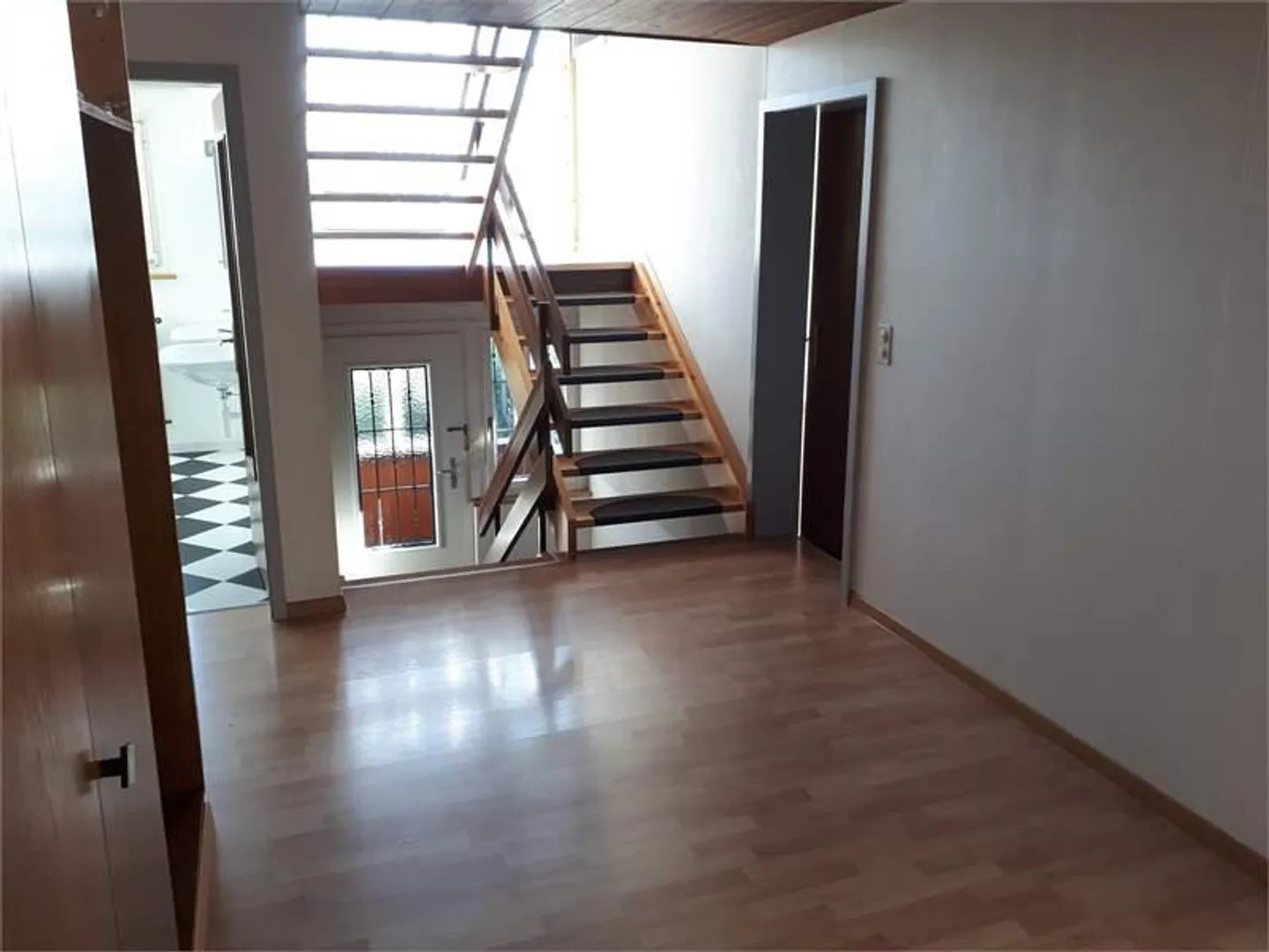 Maison multifamiliale avec 3 appartements; située au calme, mais centrale - Photo 6 sur 16