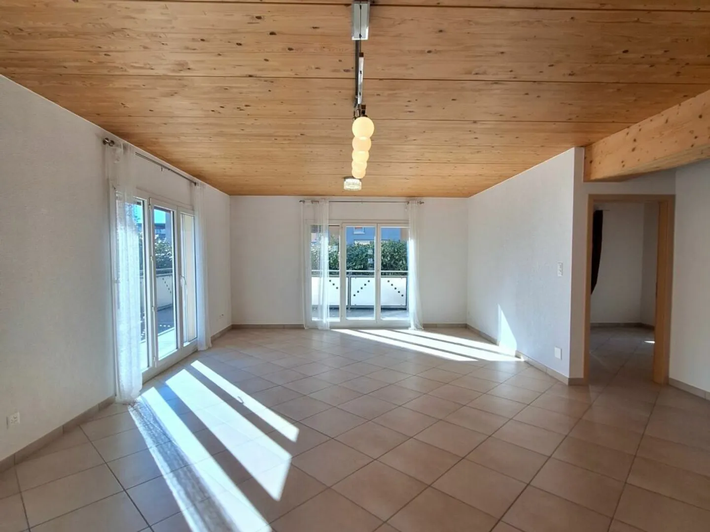 3.5 Room Apartment - Photo 3 of 15