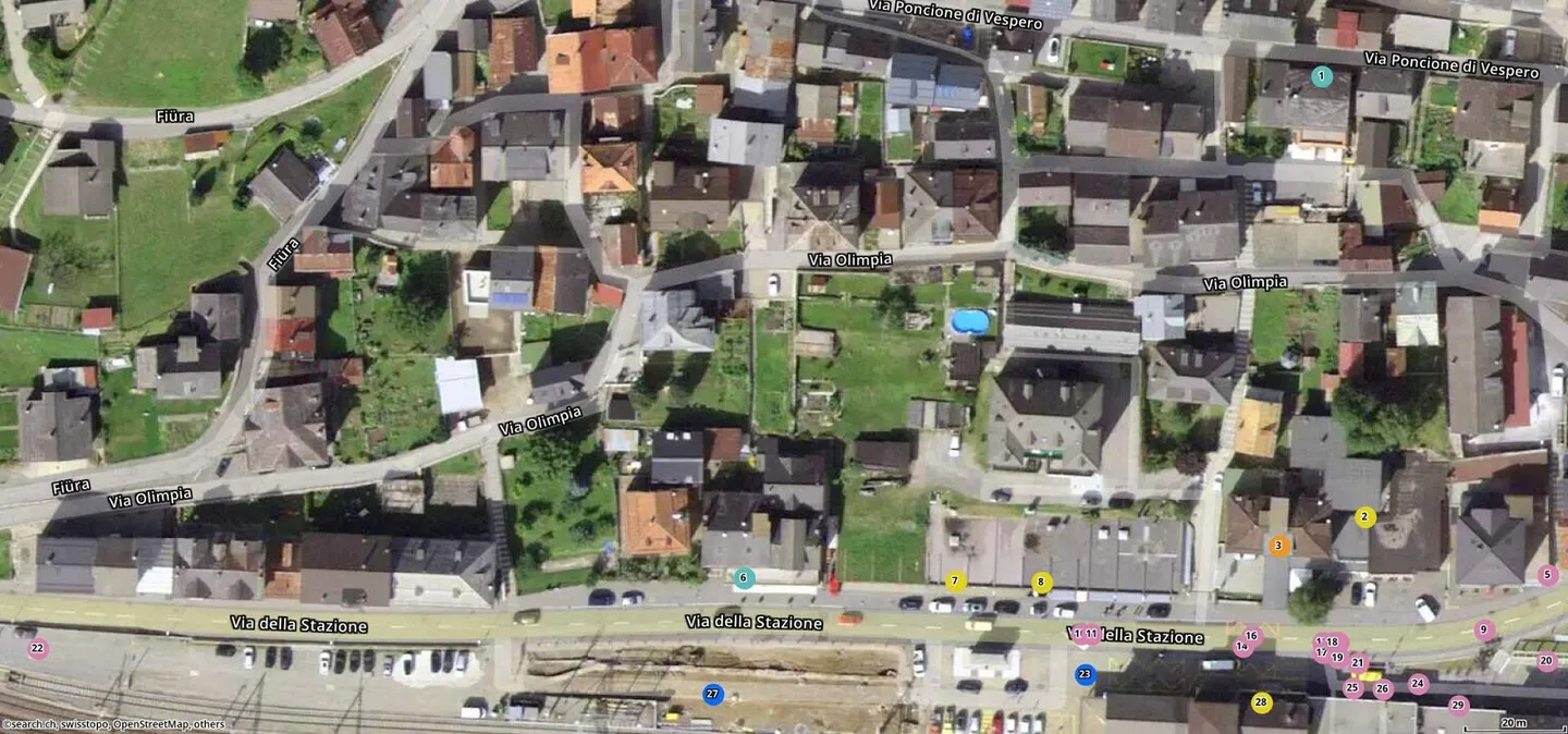 Grande casa di villaggio da ristrutturare in una posizione centrale, tranquilla e soleggiata ... - Foto 33 di 34