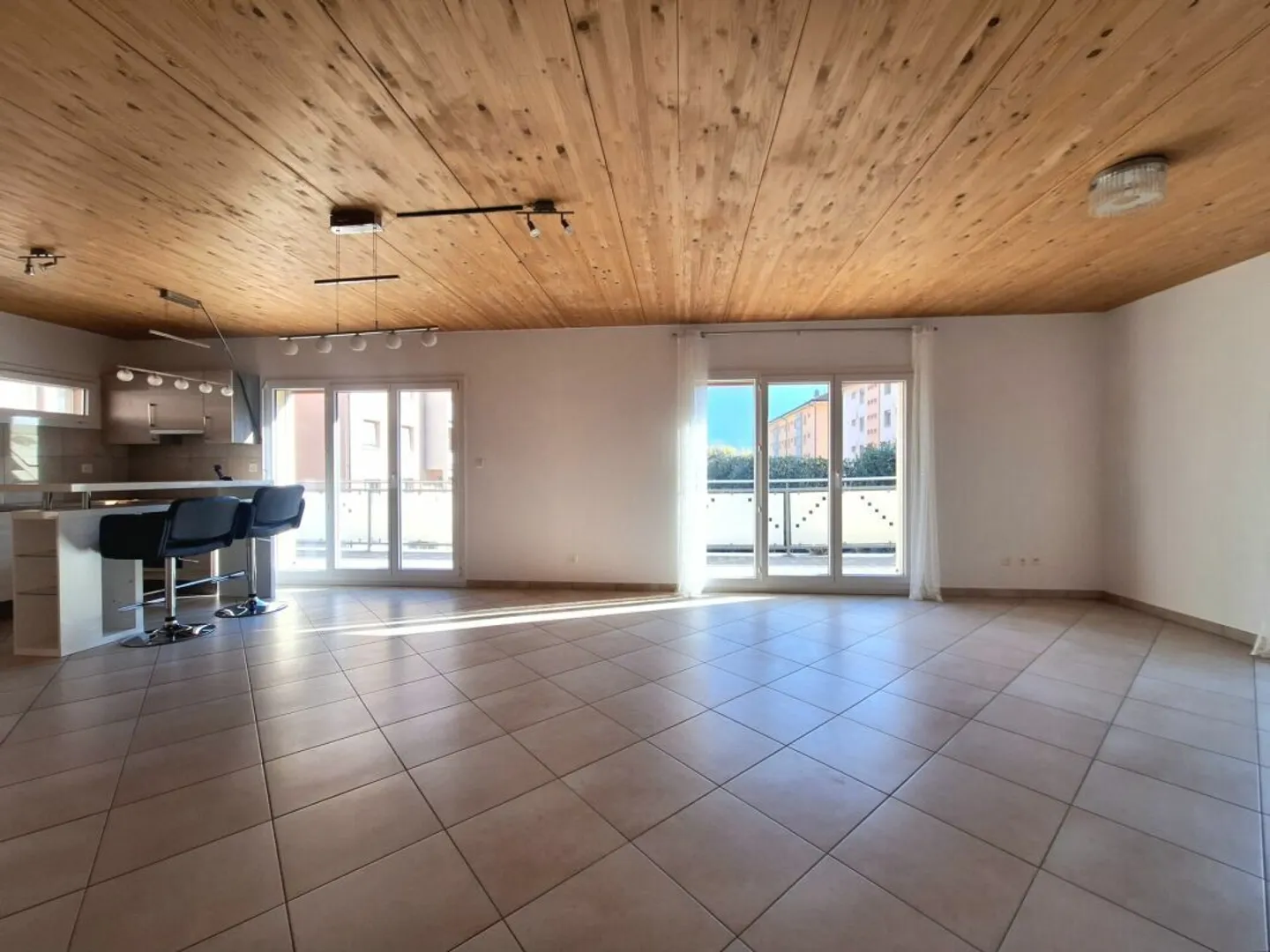 3.5 Room Apartment - Photo 6 of 15