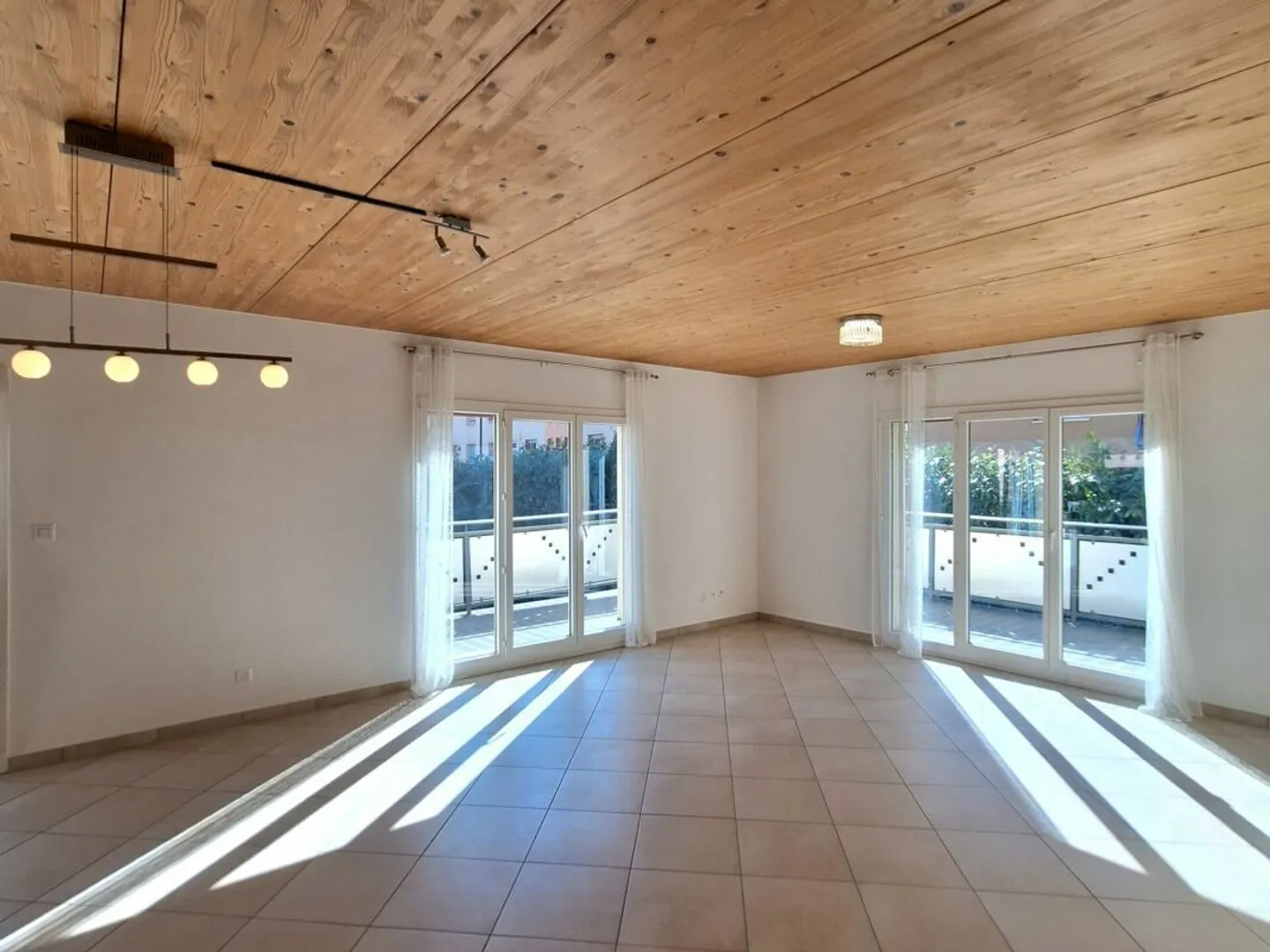 3.5 Room Apartment - Photo 7 of 15