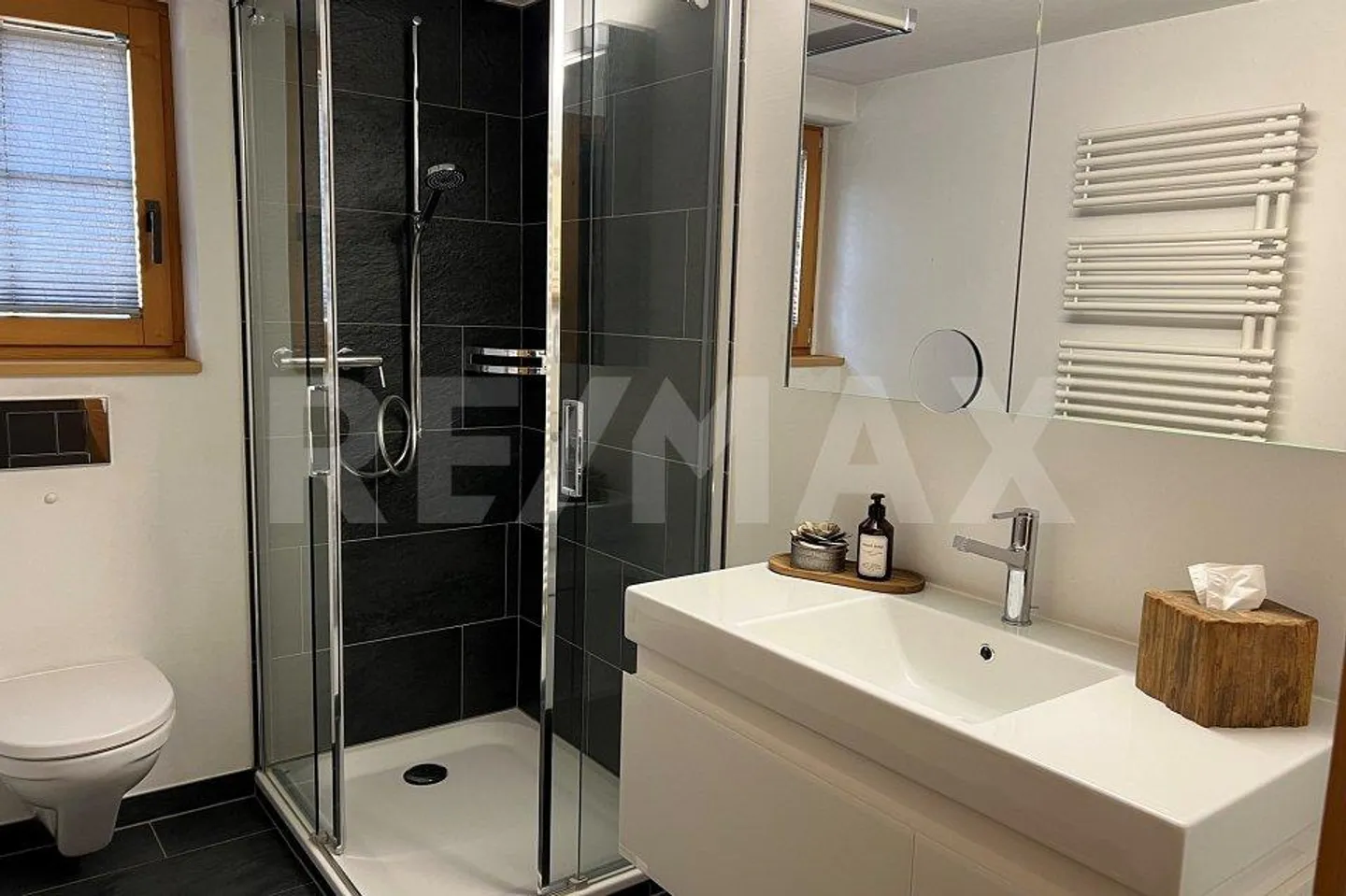 Modern apartment with charm - Photo 8 of 13