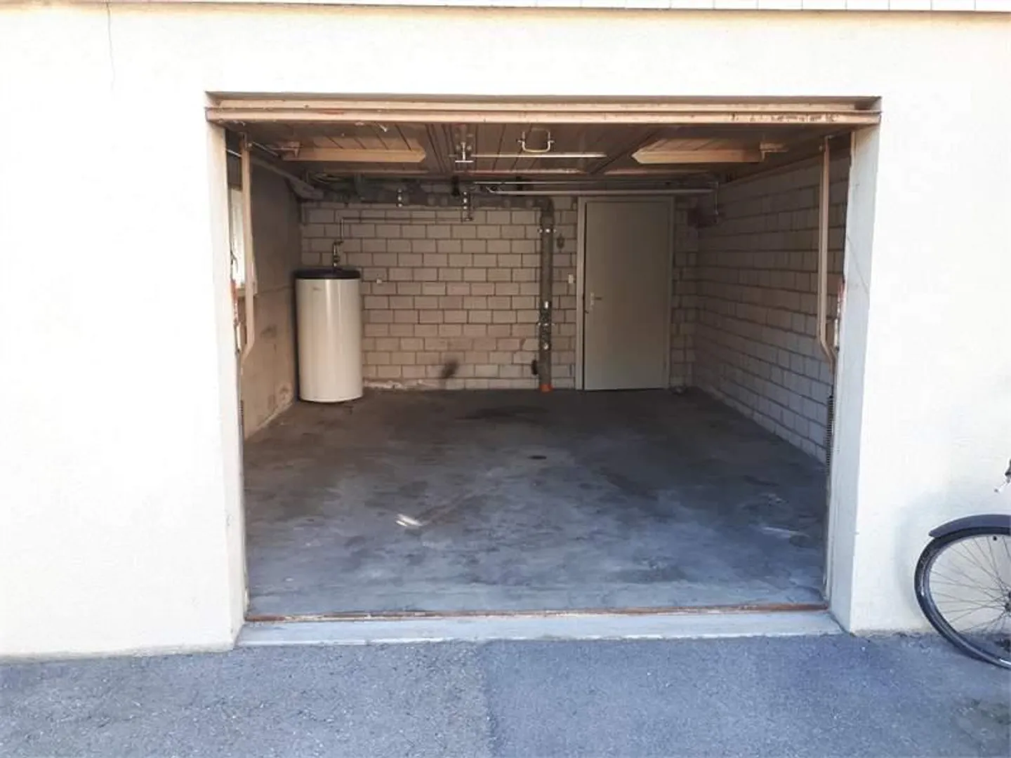 Maison multifamiliale avec 3 appartements; située au calme, mais centrale - Photo 16 sur 16