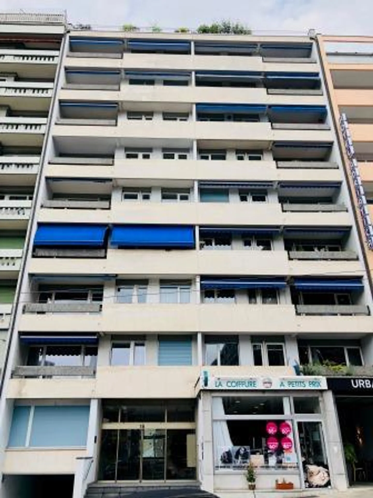 Beautiful crossing apartment with balcony, located on the 4th floor. - Photo 1 of 11