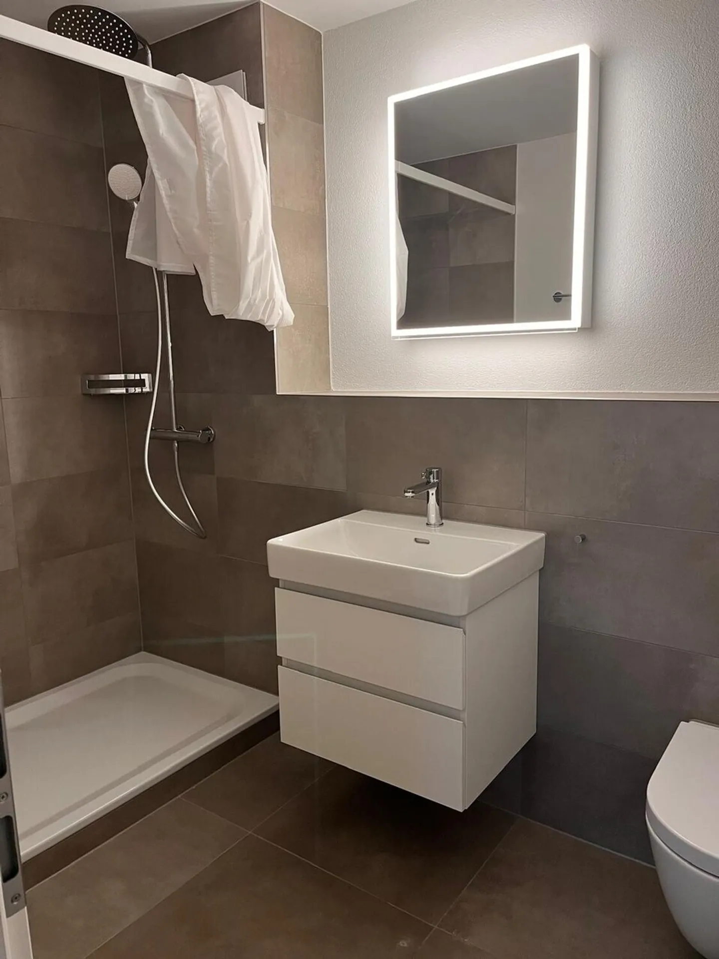 Top renovated apartment in the heart of Lyss - Photo 2 of 3