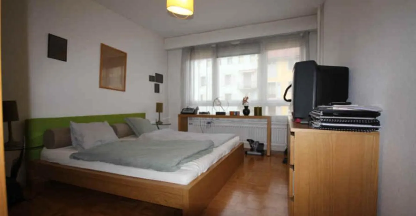 Beautiful crossing apartment with balcony, located on the 4th floor. - Photo 9 of 11