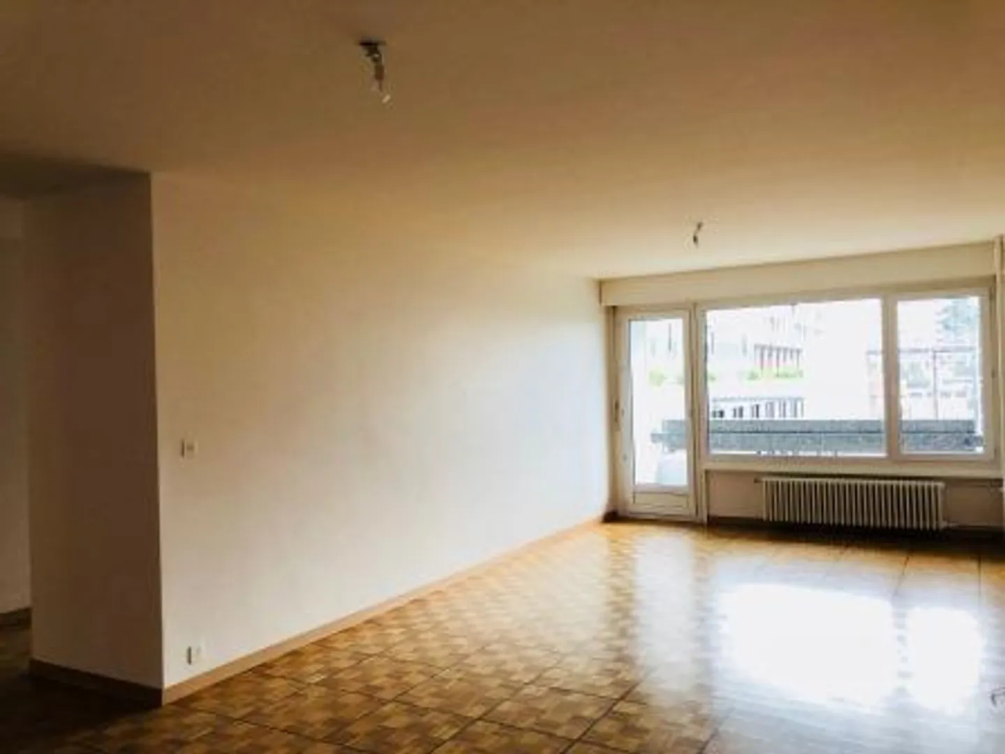 Beautiful crossing apartment with balcony, located on the 4th floor. - Photo 11 of 11