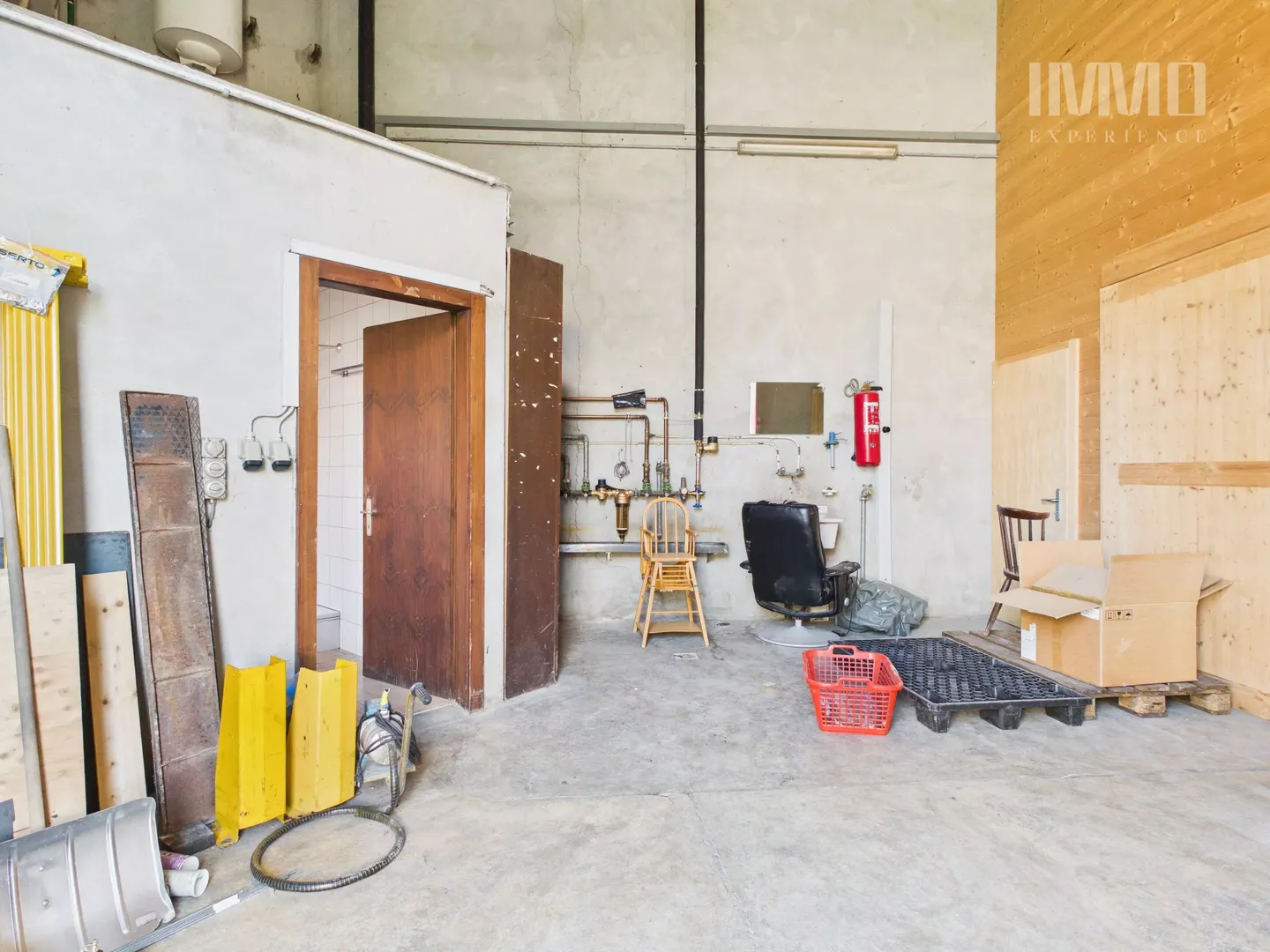 Versatile Commercial Space in Riddes - Photo 3 of 16