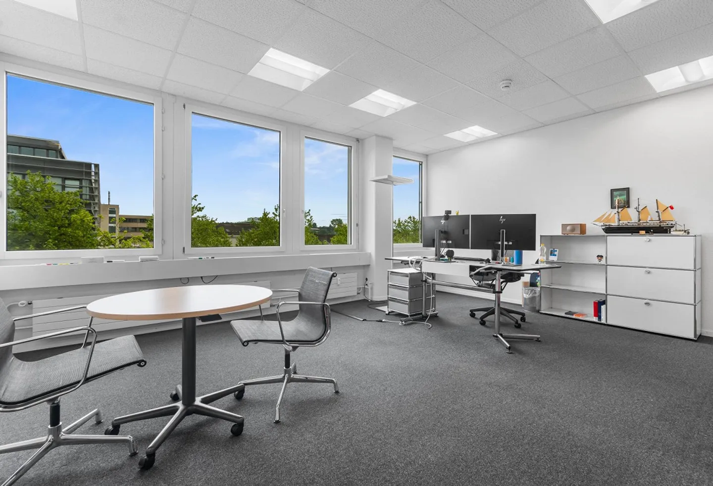 From 340 m² versatile office and commercial spaces - For different... - Photo 3 of 11