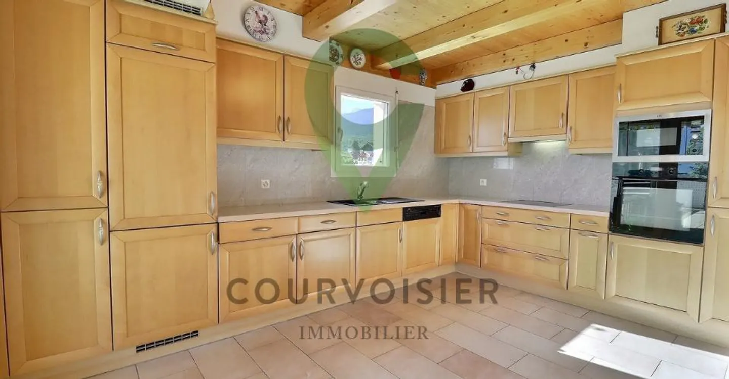 Beautiful penthouse in a renovated condominium with a view of the Alps - Photo 1 of 10