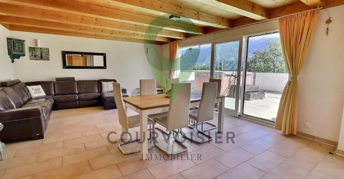 Beautiful penthouse in a renovated condominium with a view of the Alps - Photo 2 of 10