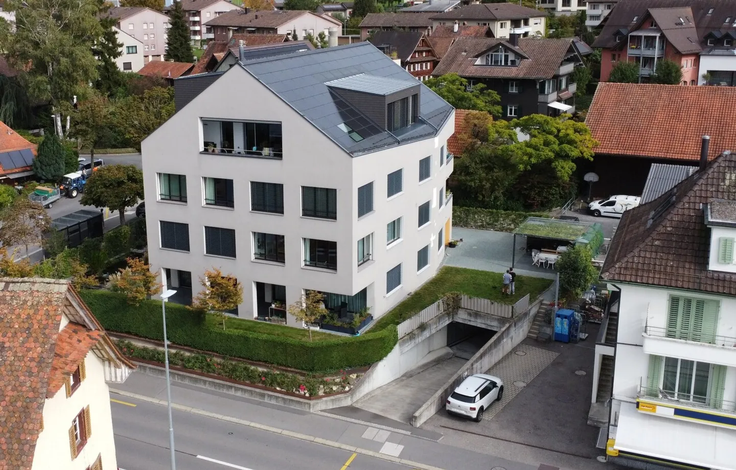 Ampio posto auto coperto - Foto 1 di 3