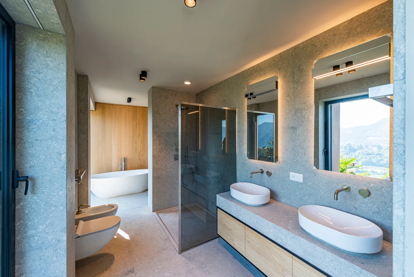 Moderne Villa mit Einzigartigem Design und Seeblick - Foto 12 von 15