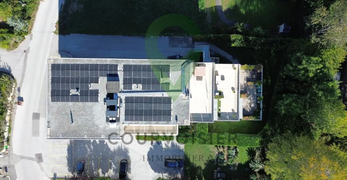 Beautiful penthouse in a renovated condominium with a view of the Alps - Photo 10 of 10