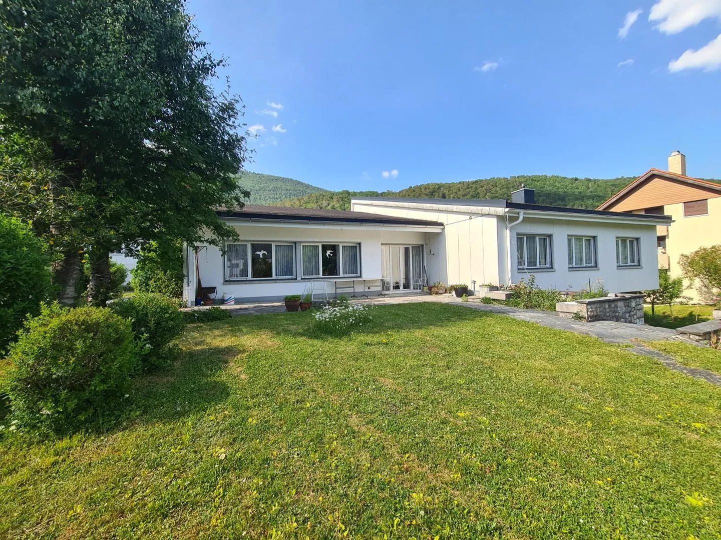 Villa très spacieuse et charmante dans un emplacement idéal sur un grand terrain magnifique - Photo 1 sur 1