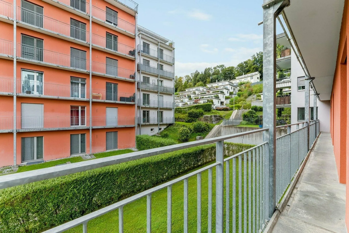 Spacious and Modern Apartment - Photo 11 of 12