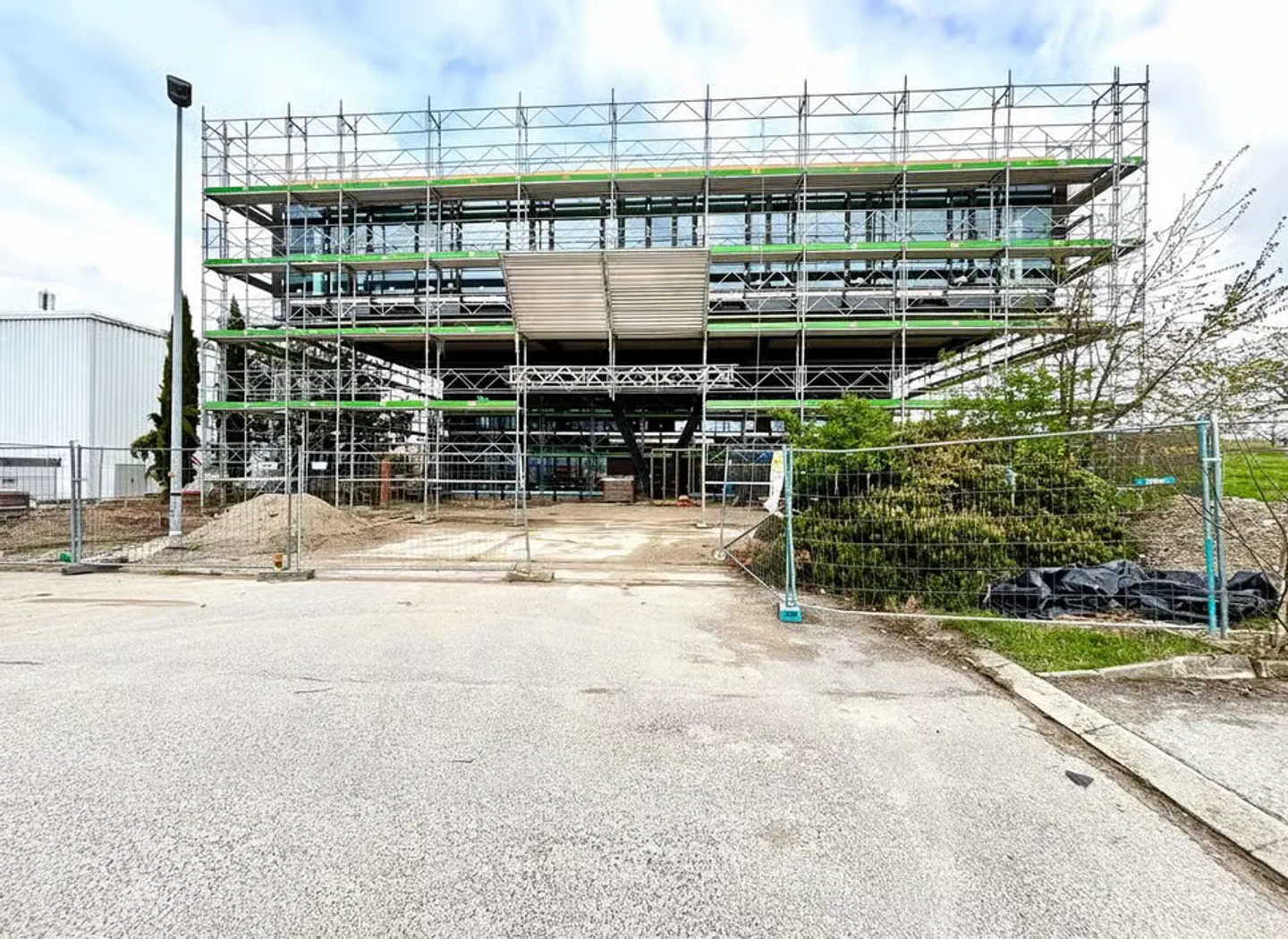 Gewerbefläche am Ende der Bauarbeiten in einem Industriegebiet in Saint-Prex - Foto 3 von 13