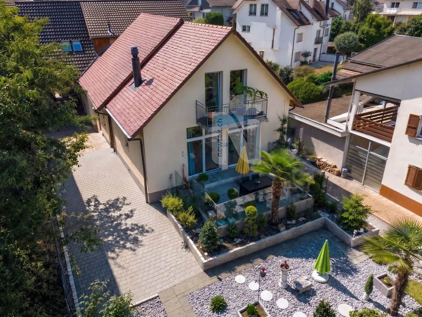 Spacious, family-friendly and modern with garden and panoramic view - Photo 1 of 13