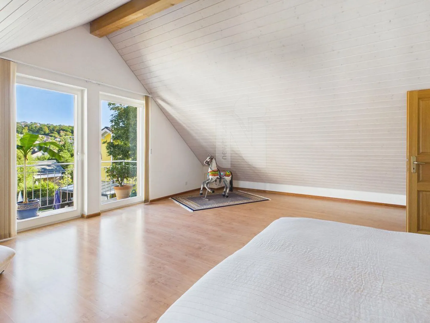 Spacious, family-friendly and modern with garden and panoramic view - Photo 8 of 13