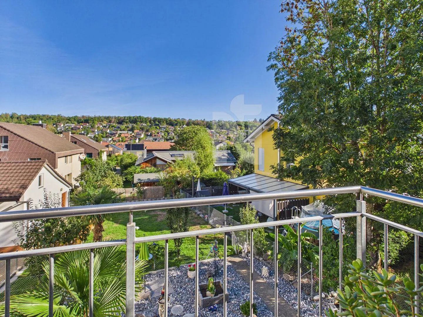 Spacious, family-friendly and modern with garden and panoramic view - Photo 9 of 13