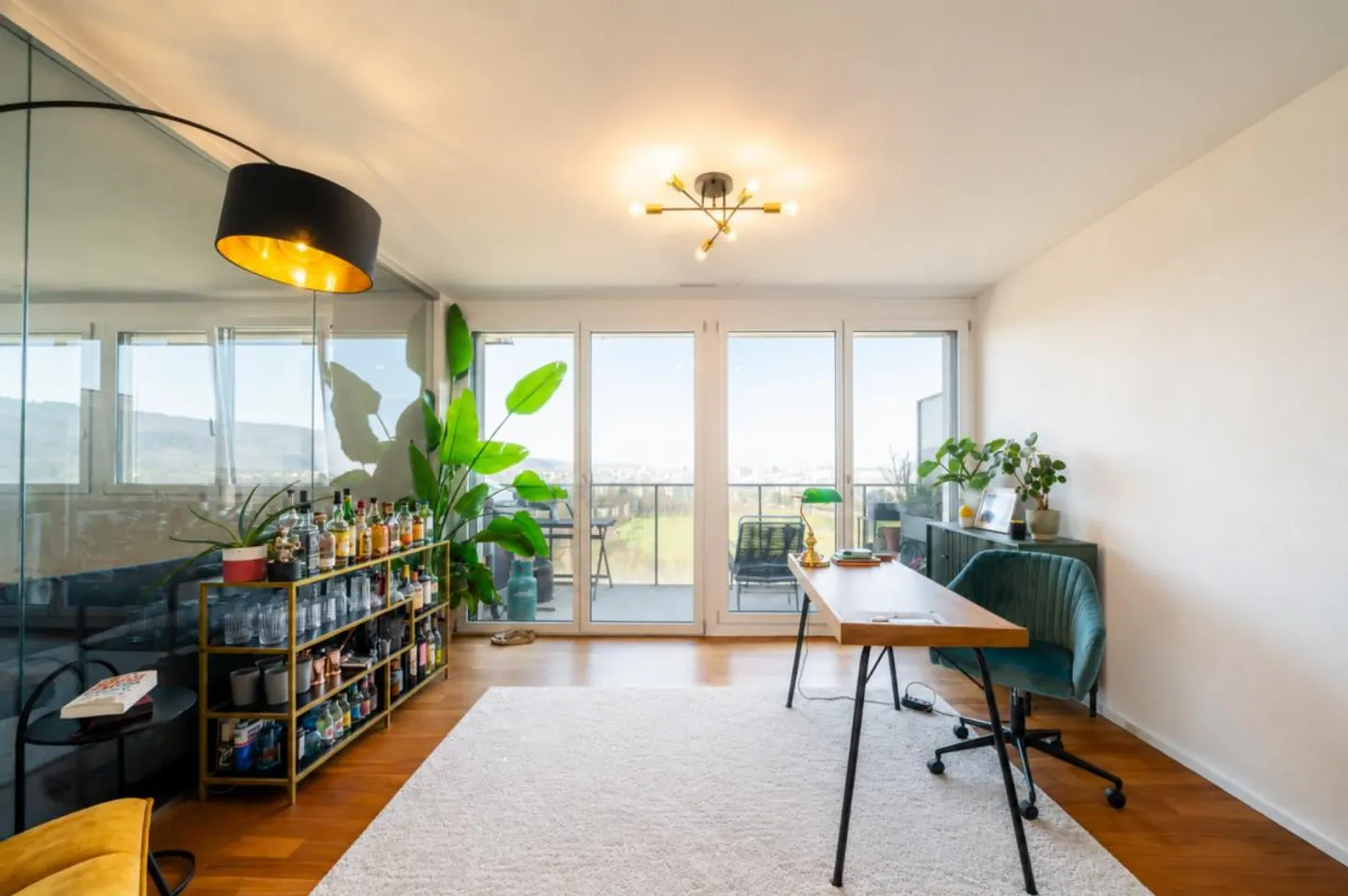Stylish Apartment with City View - Photo 14 of 14