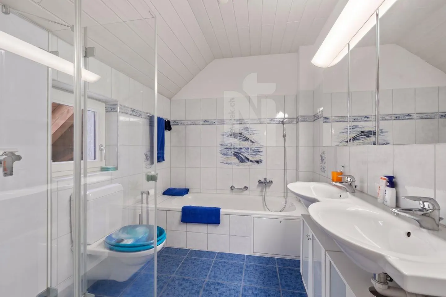 Spacious, family-friendly and modern with garden and panoramic view - Photo 10 of 13