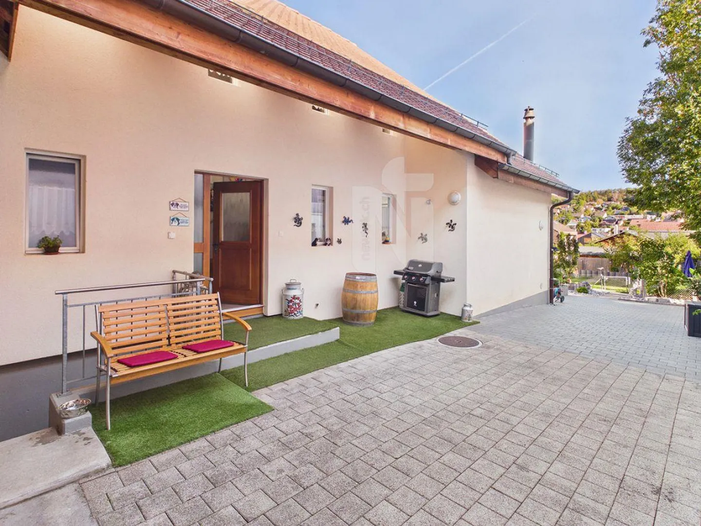 Spacious, family-friendly and modern with garden and panoramic view - Photo 2 of 13
