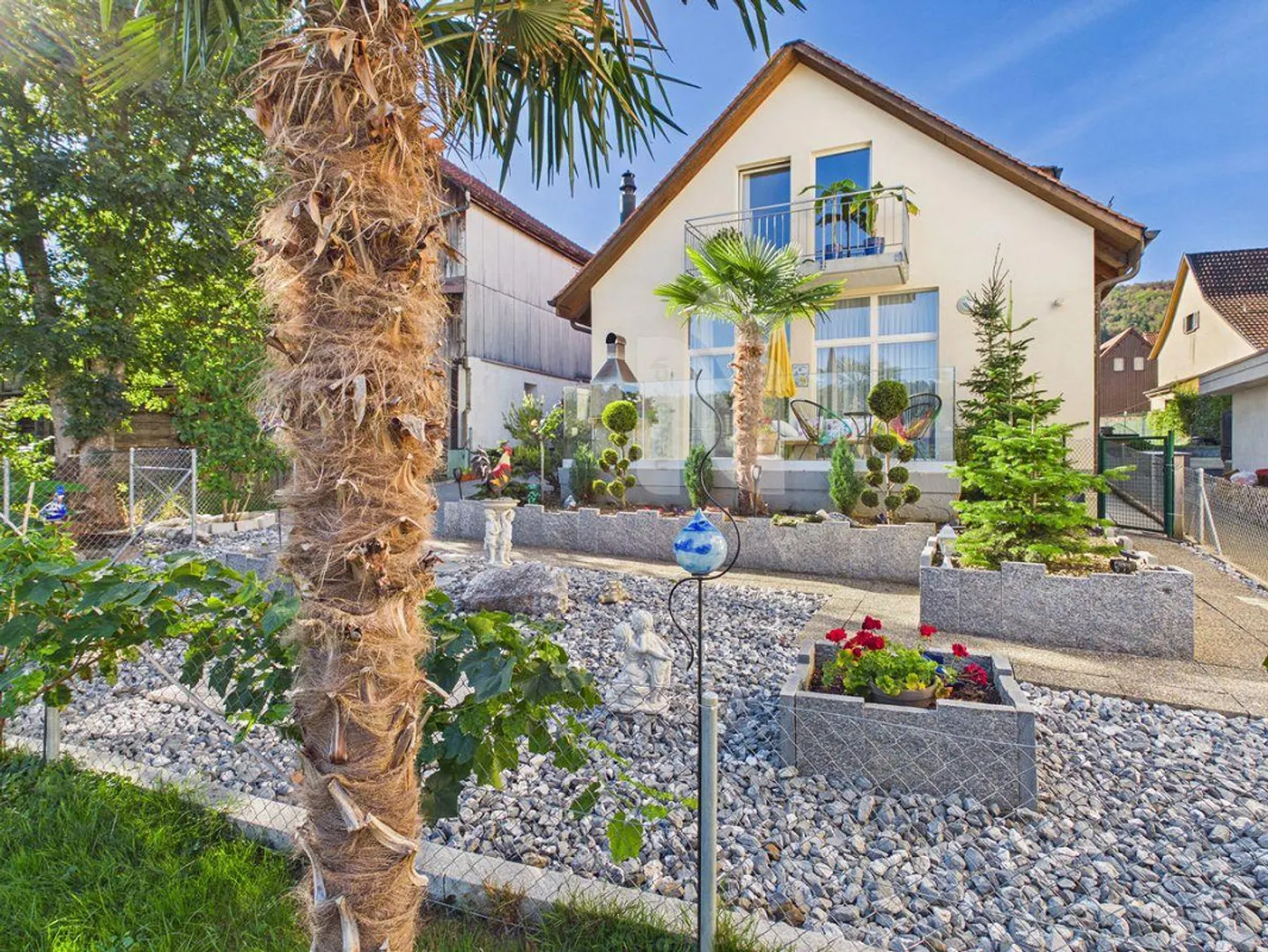 Spacious, family-friendly and modern with garden and panoramic view - Photo 3 of 13
