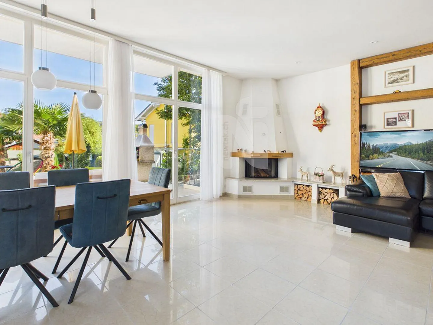Spacious, family-friendly and modern with garden and panoramic view - Photo 4 of 13