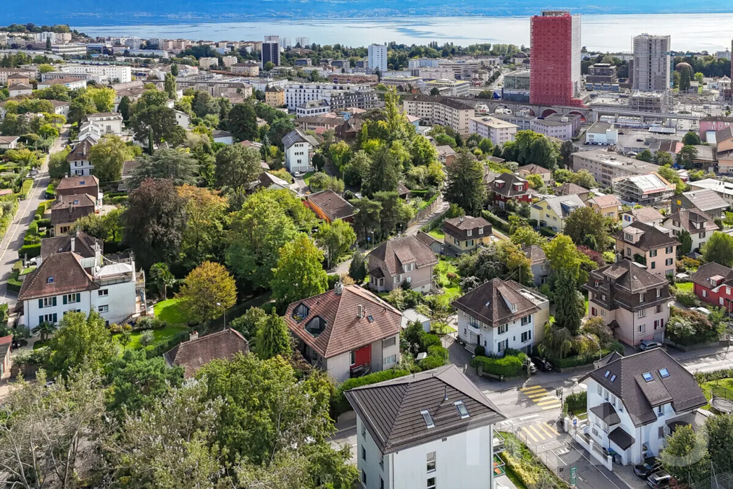 Ristrutturato: 5.5 stanze con Studio Indipendente. Vista Lago e Alpi - Foto 2 di 12