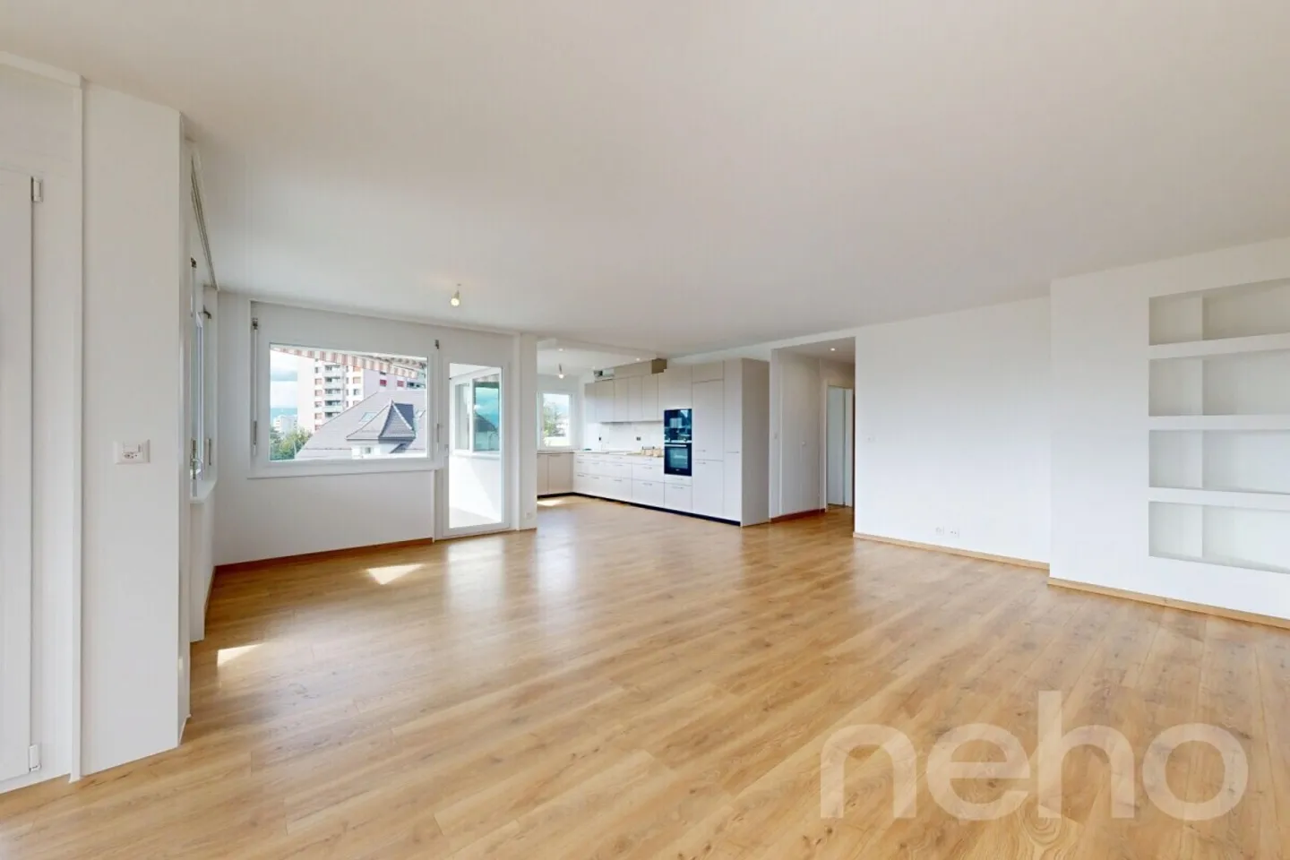 Ristrutturato: 5.5 stanze con Studio Indipendente. Vista Lago e Alpi - Foto 3 di 12