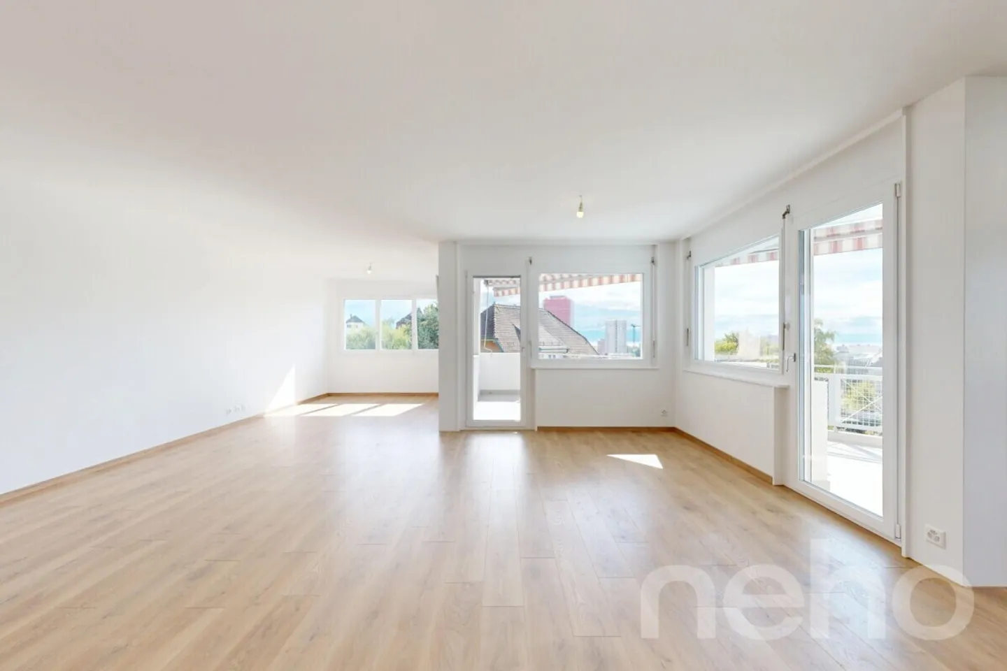 Ristrutturato: 5.5 stanze con Studio Indipendente. Vista Lago e Alpi - Foto 4 di 12