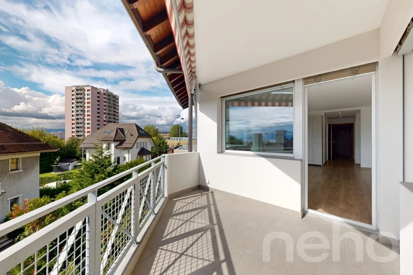 Ristrutturato: 5.5 stanze con Studio Indipendente. Vista Lago e Alpi - Foto 9 di 12