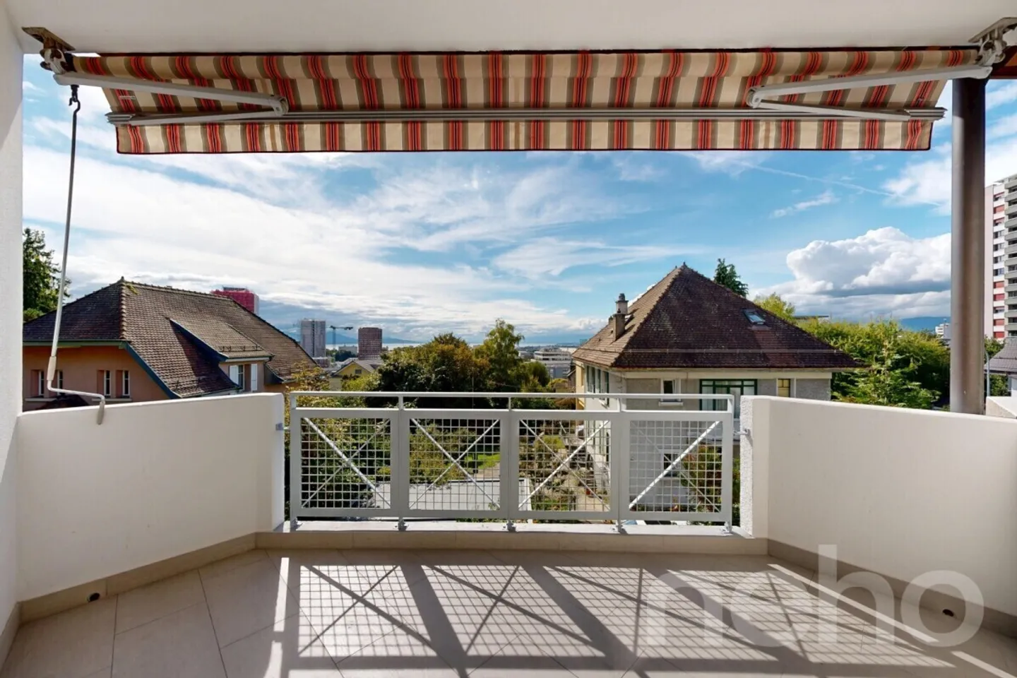 Ristrutturato: 5.5 stanze con Studio Indipendente. Vista Lago e Alpi - Foto 8 di 12