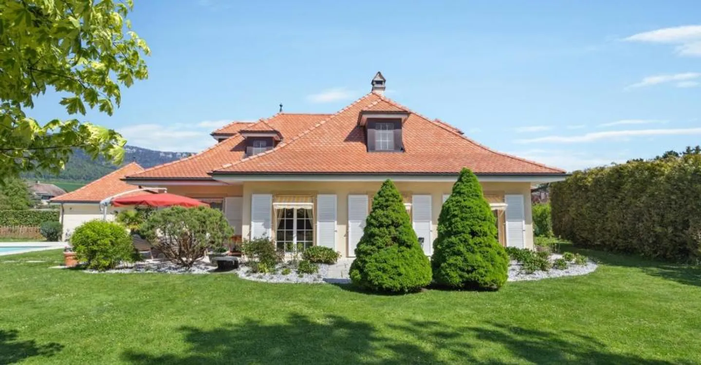 Villa progettata da architetto con 6,5 stanze di 292 m² su un lotto di 1.792 m² - Foto 2 di 4