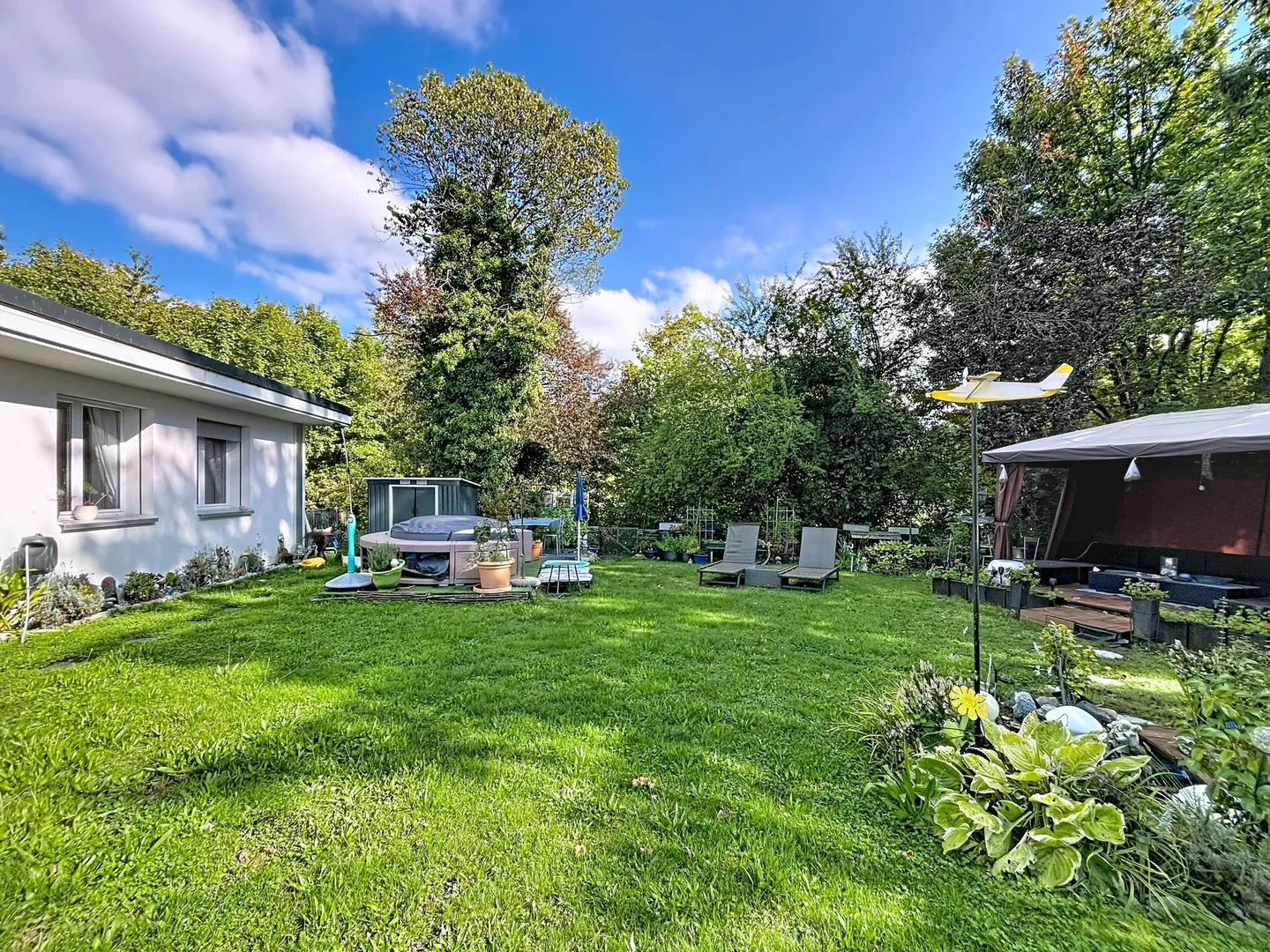 Mixed-use building "Les Trois sapins" - Photo 1 of 7