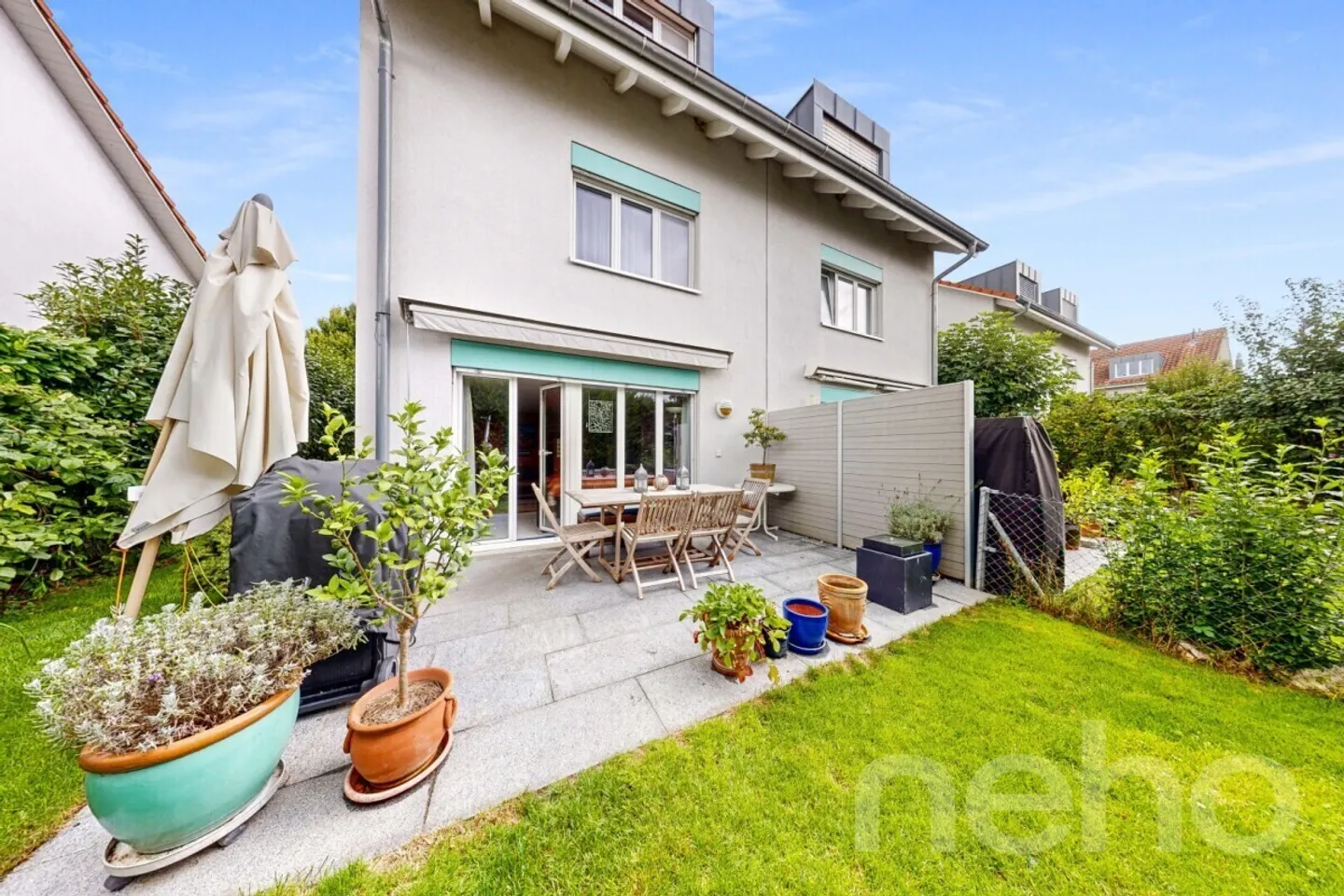 Casa bifamiliare di 5 stanze ben tenuta con giardino a bassa manutenzione - Foto 1 di 12