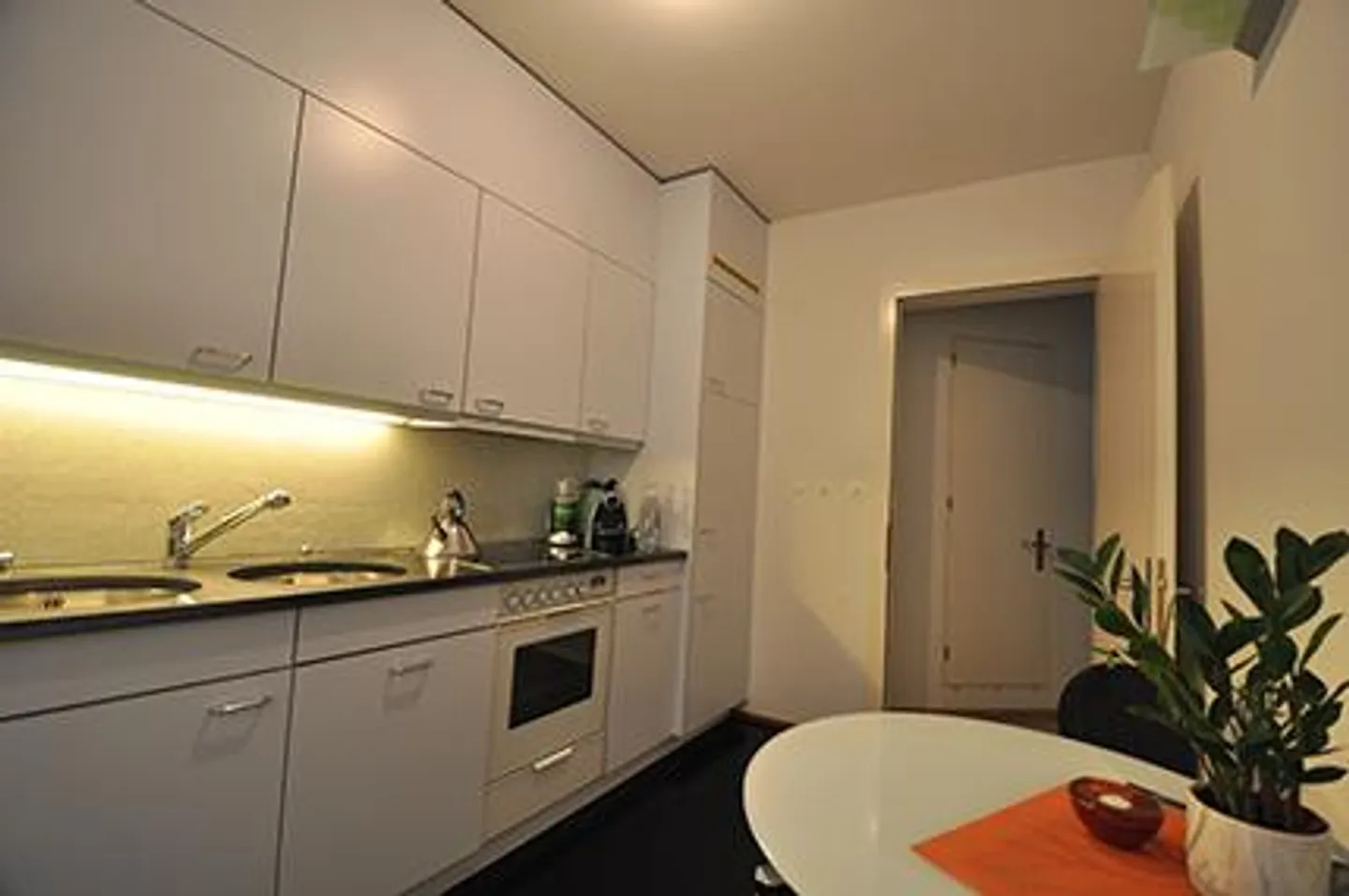Nuovo a Basilea. Ottima ALTERNATIVA DELL'HOTEL, - per 4 persone, LOFT URBANO. - Foto 7 di 10