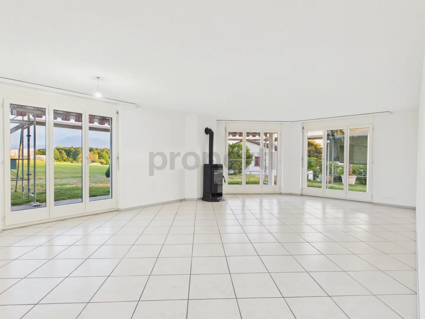 Quiet residential area, spacious garden seating area and two underground parking spaces included - Photo 1 of 13