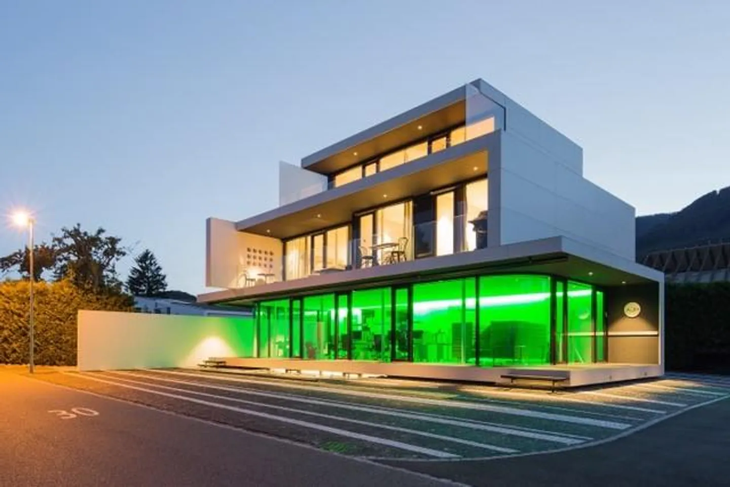 Espace moderne pour bureau ou atelier - Photo 1 sur 4