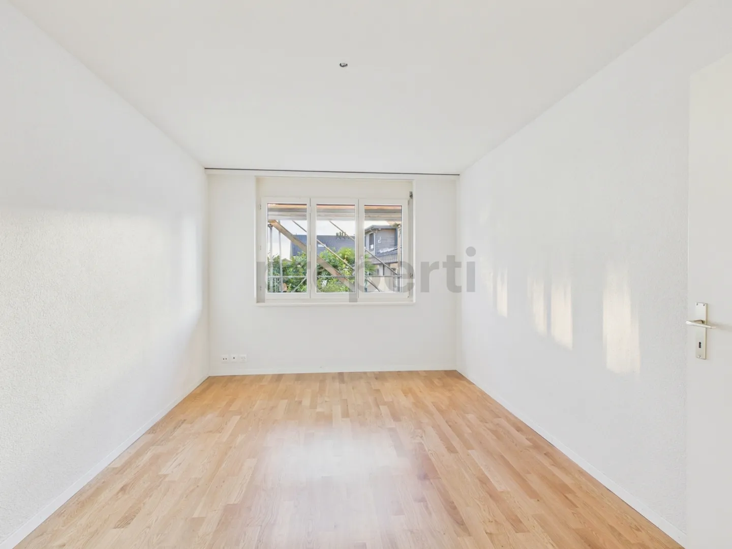 Quiet residential area, spacious garden seating area and two underground parking spaces included - Photo 6 of 13