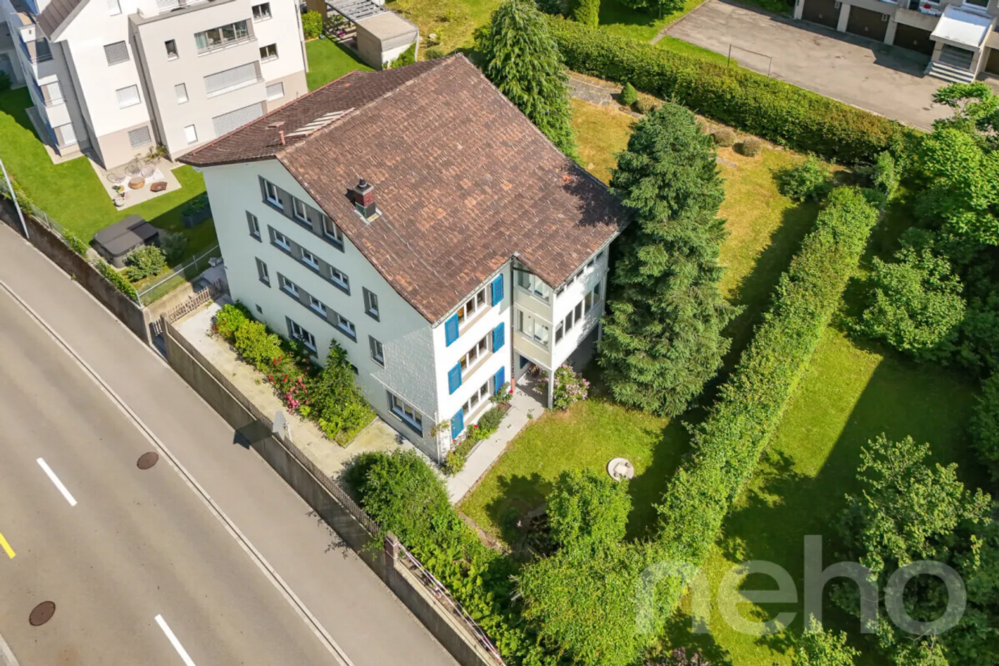 Mixed-use building for sale - Photo 2 of 13