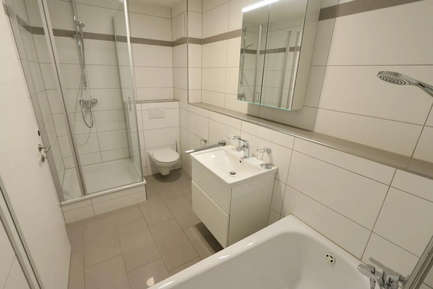 Apartment with garden seating area and surroundings - Photo 4 of 5