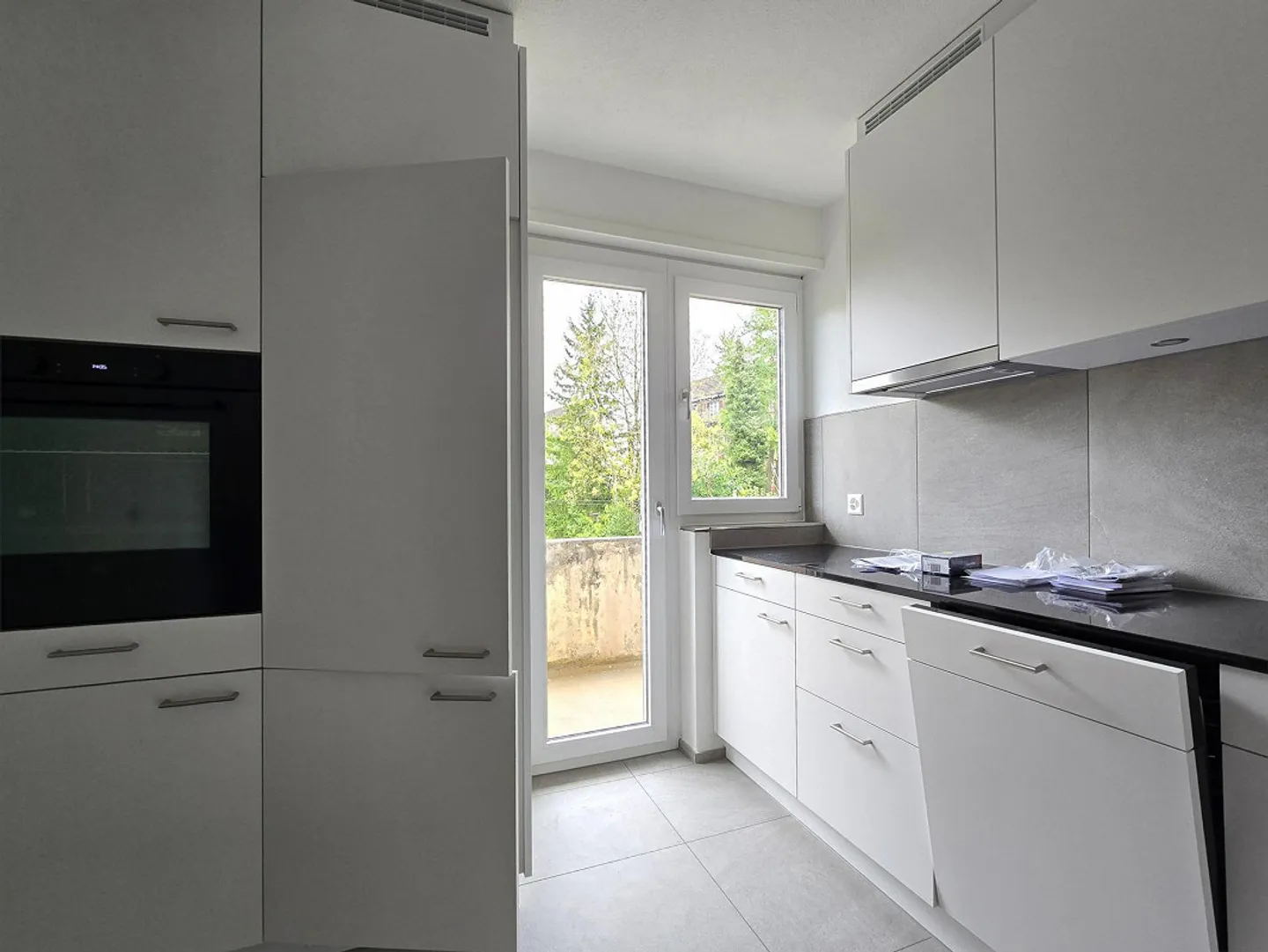 Freshly renovated 2.5-room apartment at Rotsee with washing machine - Photo 1 of 7