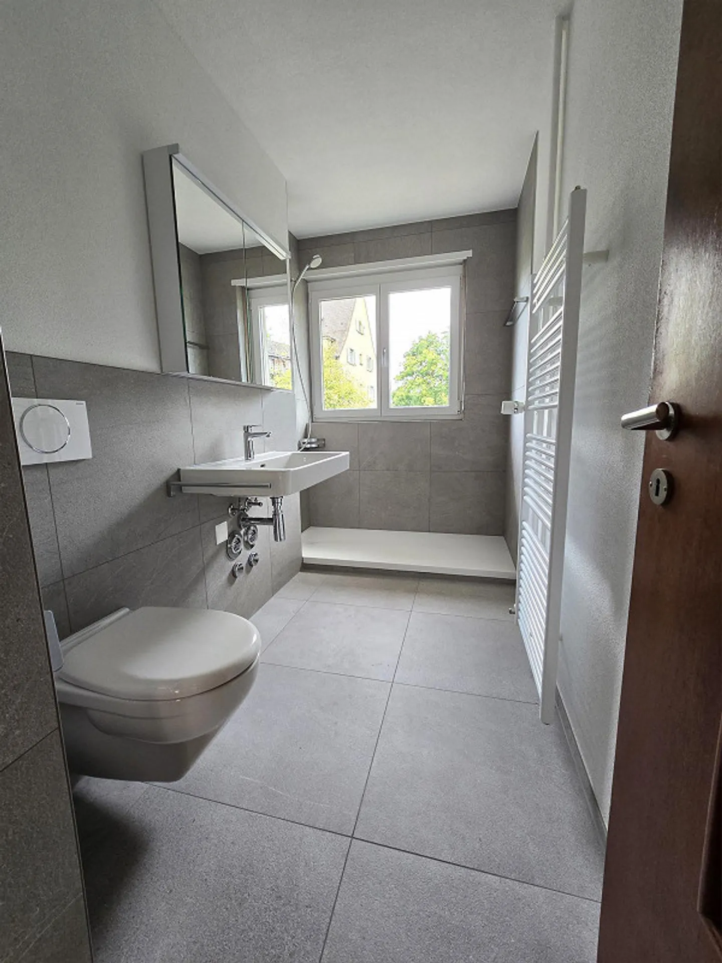 Freshly renovated 2.5-room apartment at Rotsee with washing machine - Photo 2 of 7