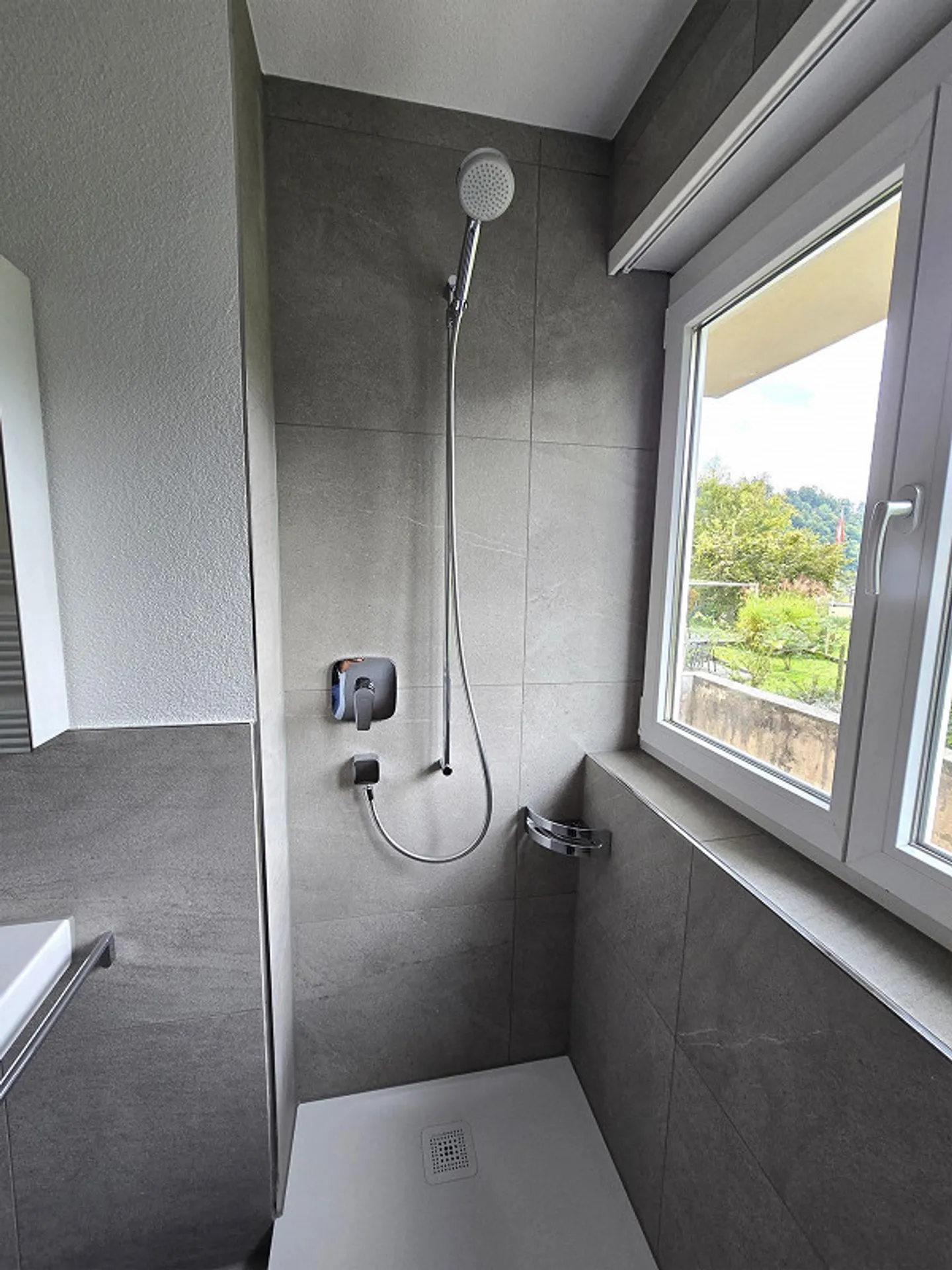 Freshly renovated 2.5-room apartment at Rotsee with washing machine - Photo 7 of 7