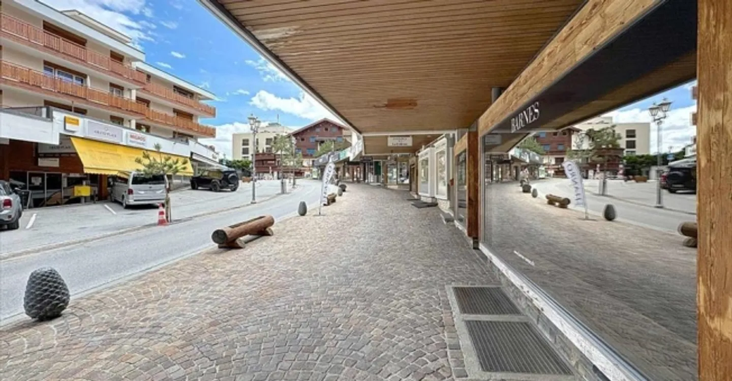 Arcade - Photo 1 of 6